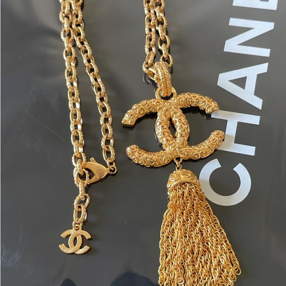 CHANEL Gold Tassel Pendant Necklace